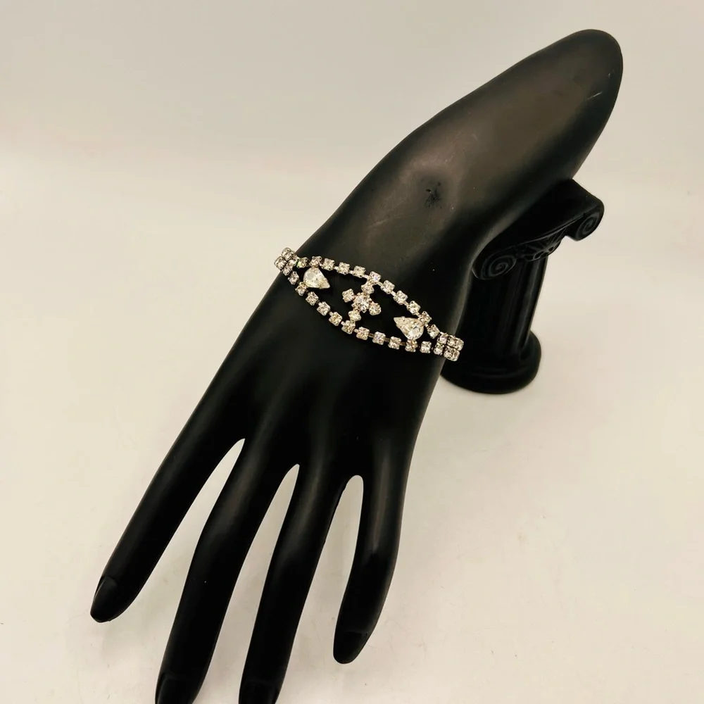 Vintage silver tone rhinestone chain bracelet 7” - Picture 2 of 8